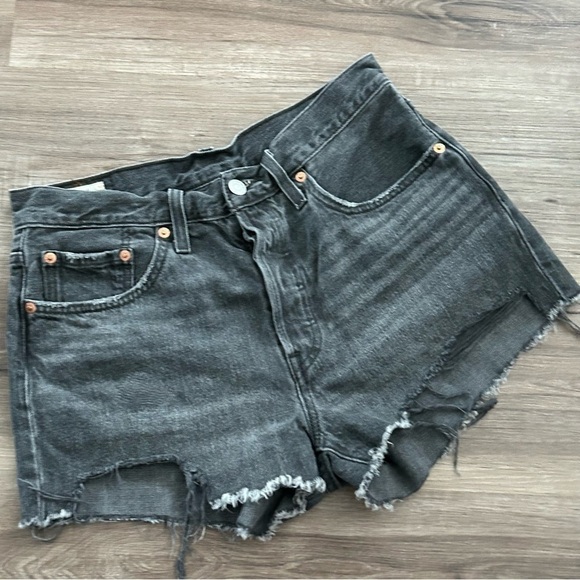LEVIS Gray Waterless 501 button fly Denim Cutoff Shorts Women Size 28 - Picture 2 of 6